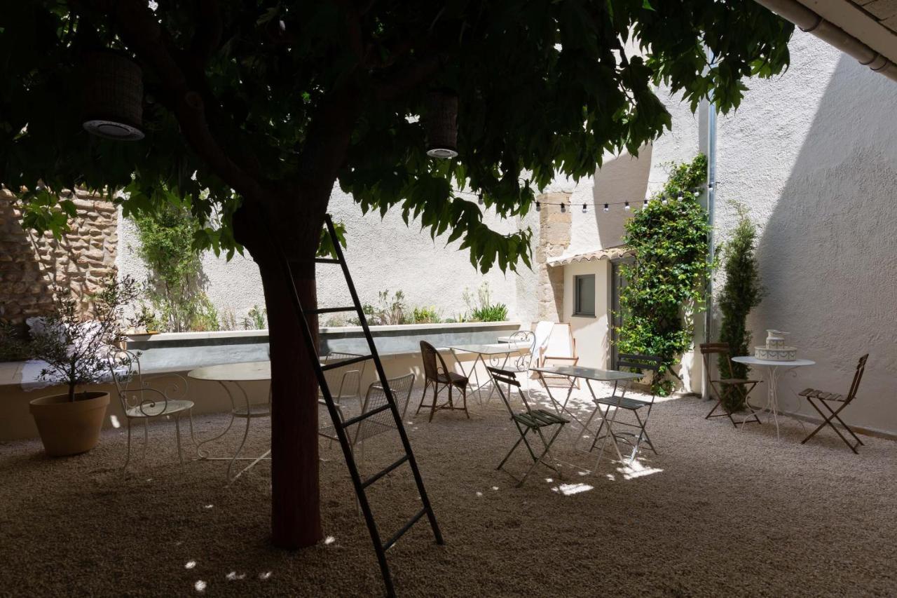 ホテル La Perroya Visan エクステリア 写真