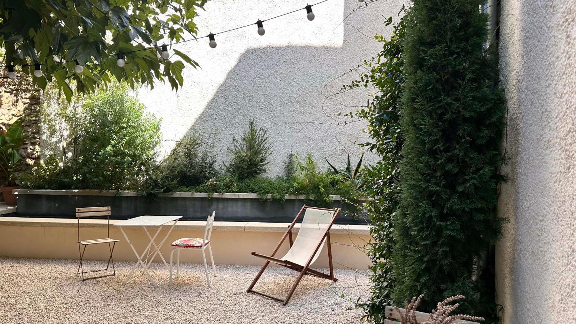 ホテル La Perroya Visan エクステリア 写真