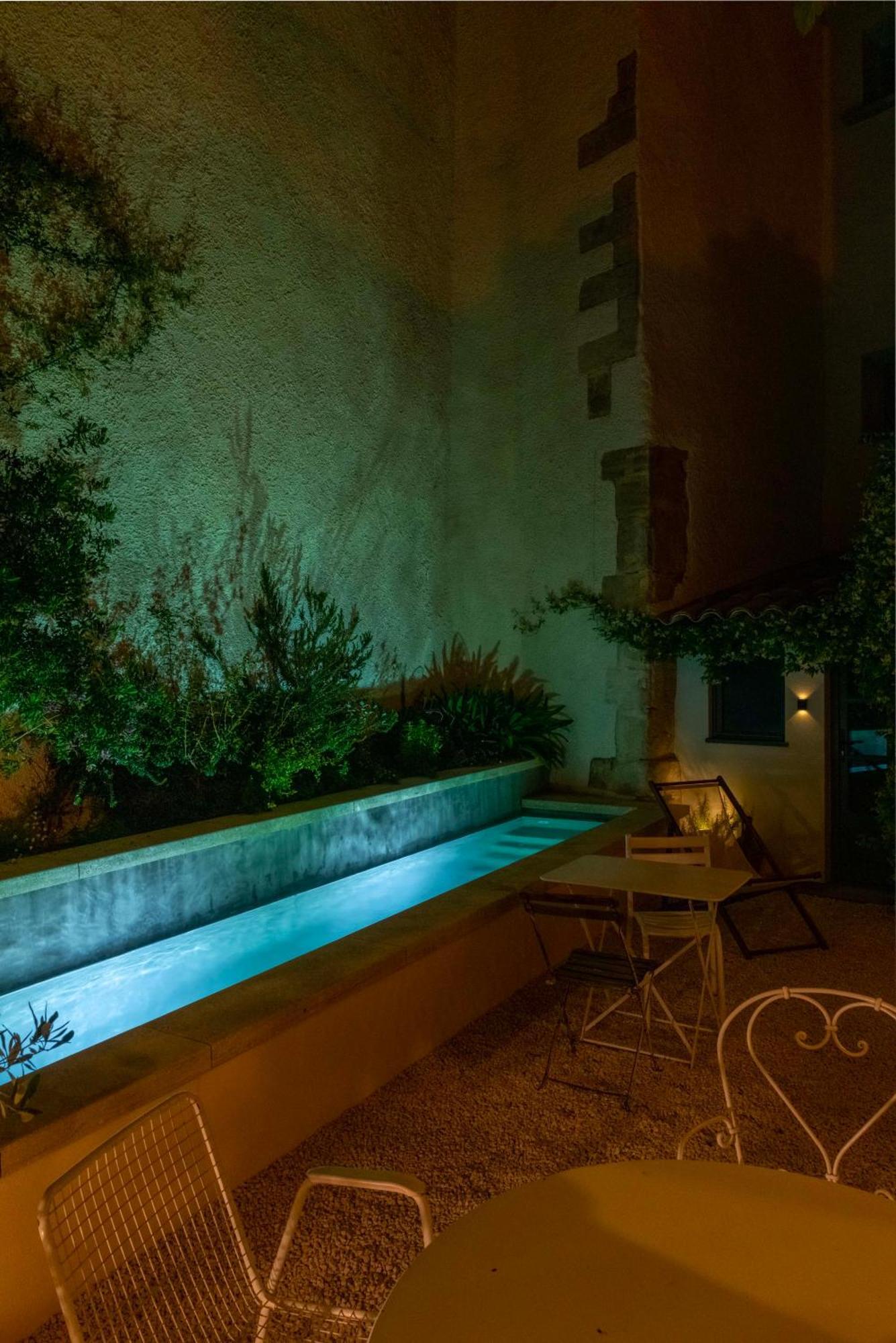ホテル La Perroya Visan エクステリア 写真